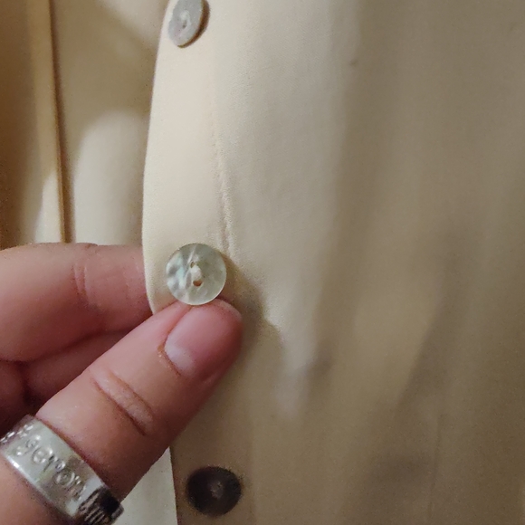 Vintage silk blouse with mother of pearl buttons - Picture 2 of 4